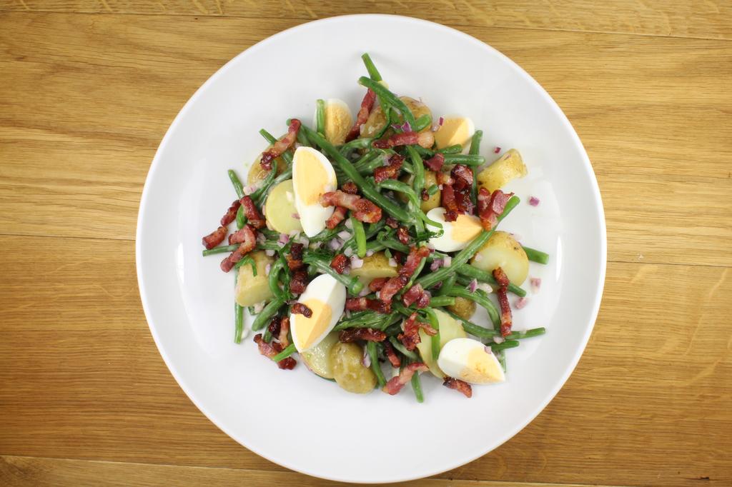 SALADE LIÉGEOISE (GROENE BOONTJES, SPEKJES, RODE UI, AARDAPPELEN)