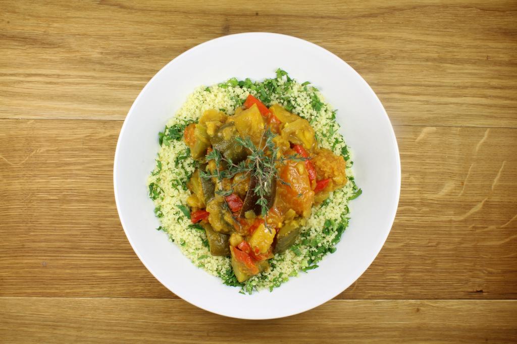 TAJINE DE LÉGUMES AUX ABRICOTS, FREEKEH AUX COURGETTES ET AUBERGINES. (VE)