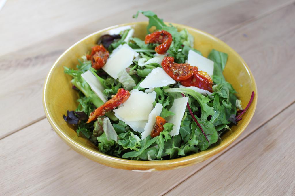 GREEN SALAD WITH DRESSING