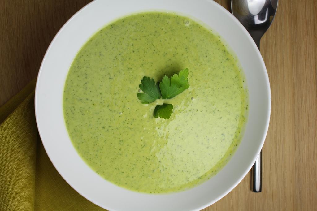 POTAGE DE COURGETTES AUX EPINARDS