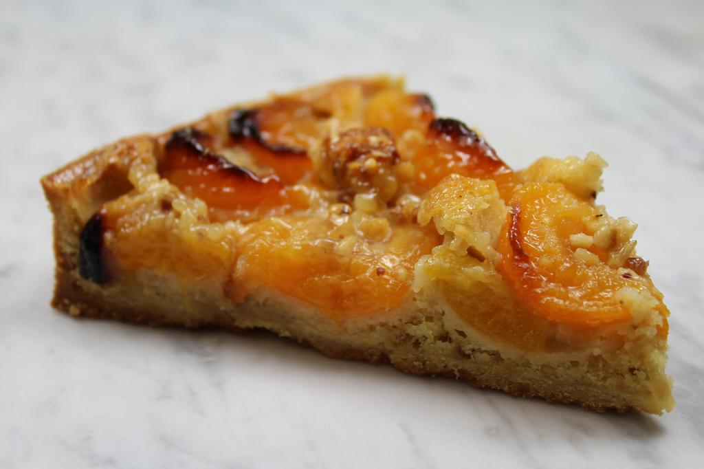 PORTION DE TARTE AUX ABRICOTS