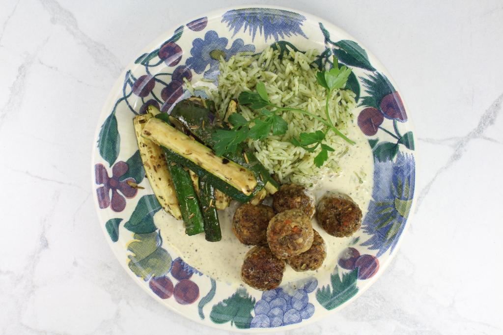 BEIRUT CHICKPEAS BALLS, SAUCE AU CURRY VERT, COURGETTE A L'ECHALOTE, RIZ BASAMTI EPICE